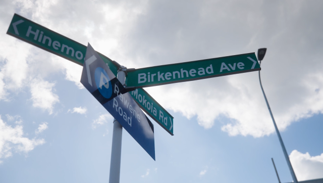 Road signs of Rawene Rd